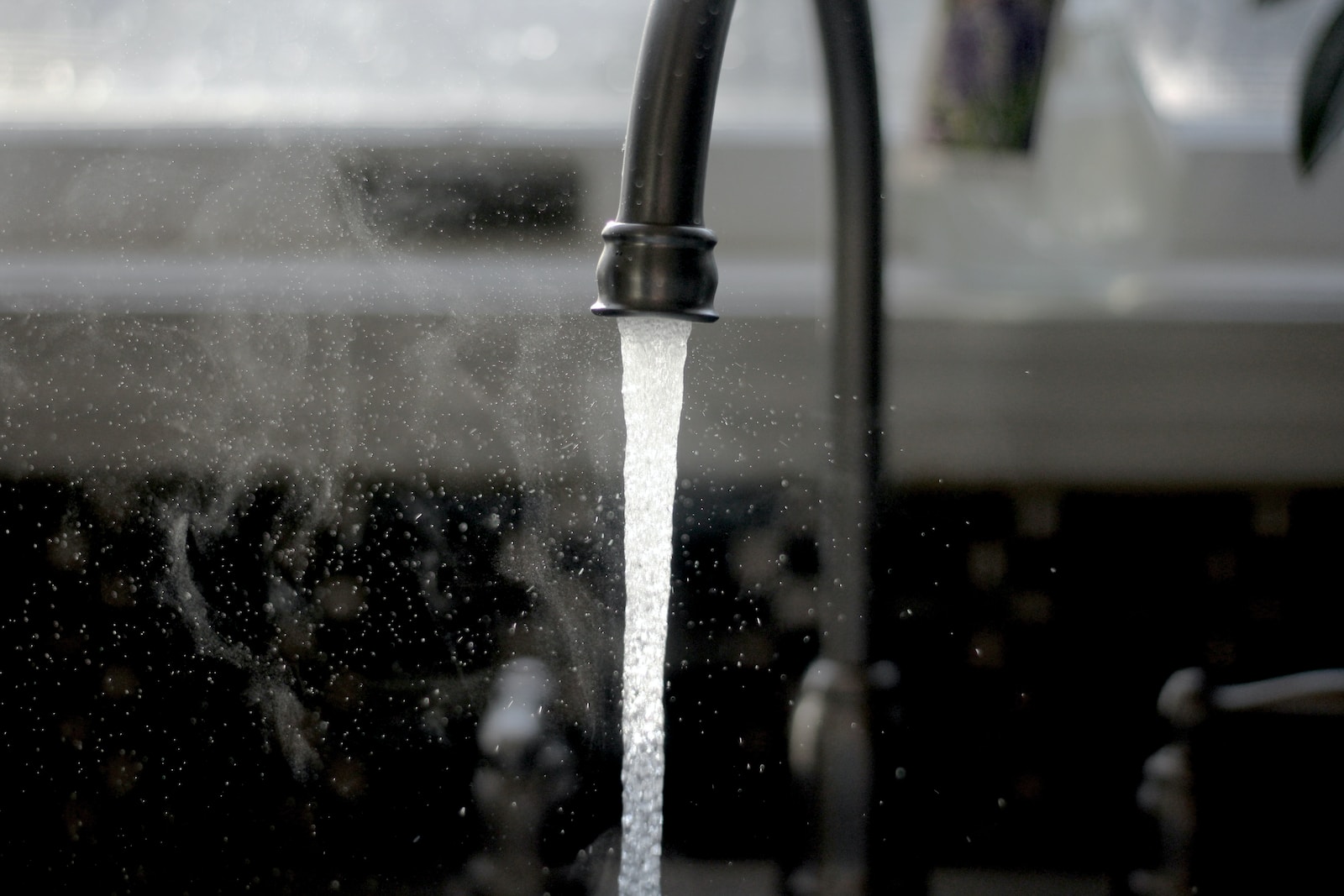 Wasser sparen in der Küche: Tipps und Tricks für den nachhaltigen Haushalt